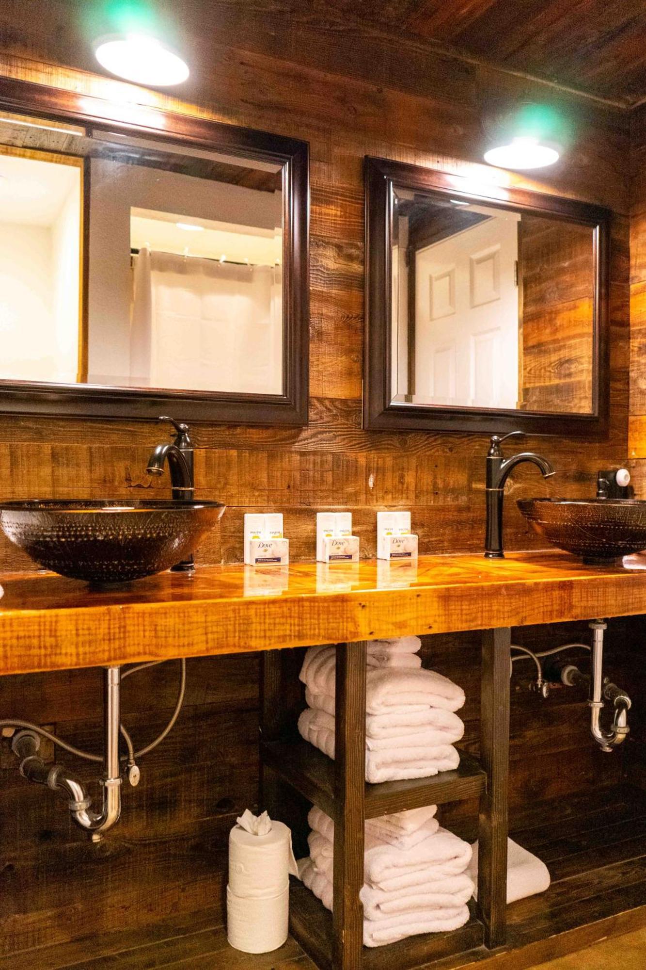 Bear Cave- Pet Friendly Suite In Shaver Lake Шейвер Лейк Экстерьер фото